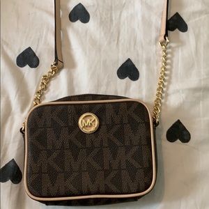 Micheal kors mini cross body!